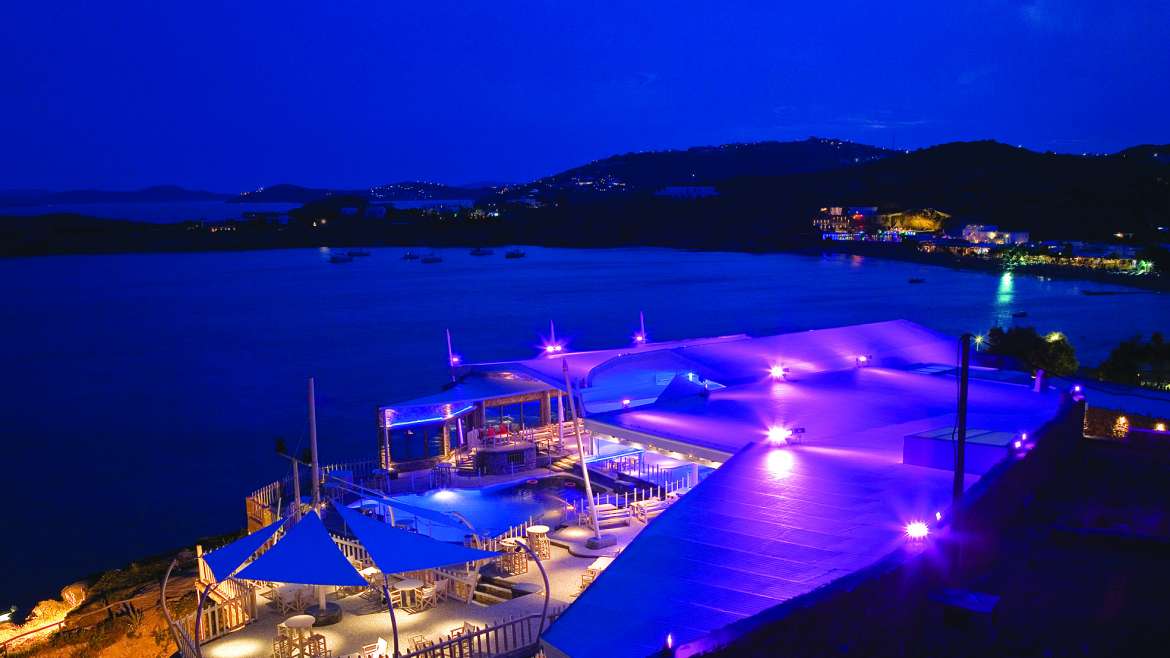 MYKONOS: Nightclubs to Experience the Greek Party Spirit!