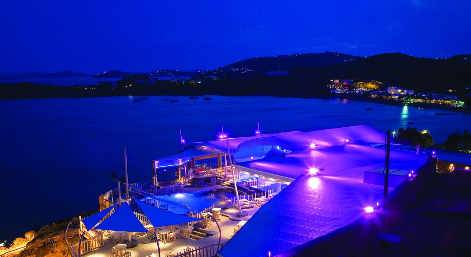 MYKONOS: Nightclubs to Experience the Greek Party Spirit!