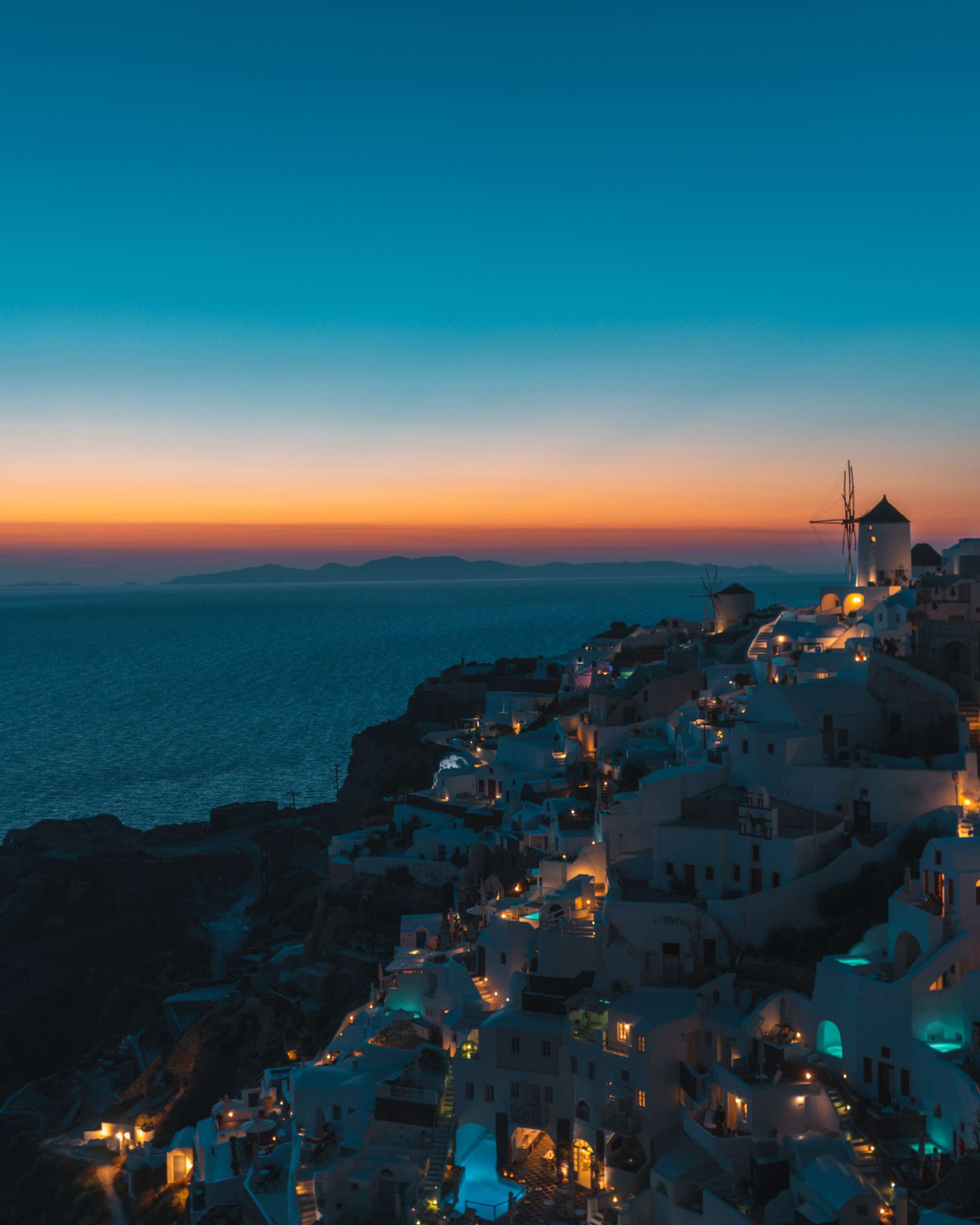 5-best-clubs-in-santorini-luxury-yachts-mykonos