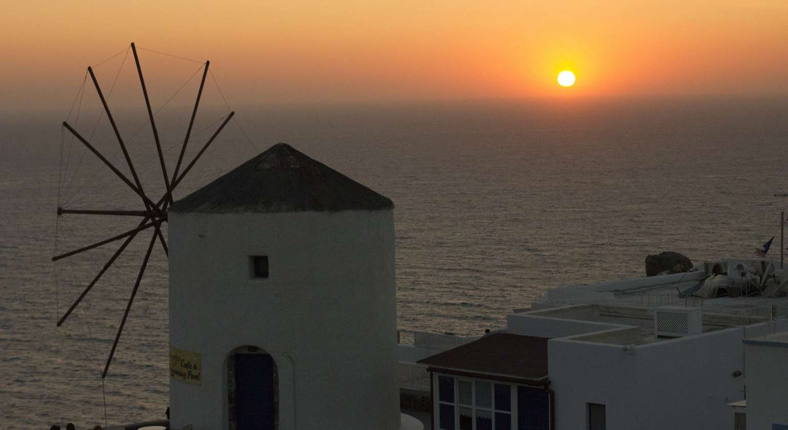 Santorini: 5 Spots to Experience a Breathtaking Sunset