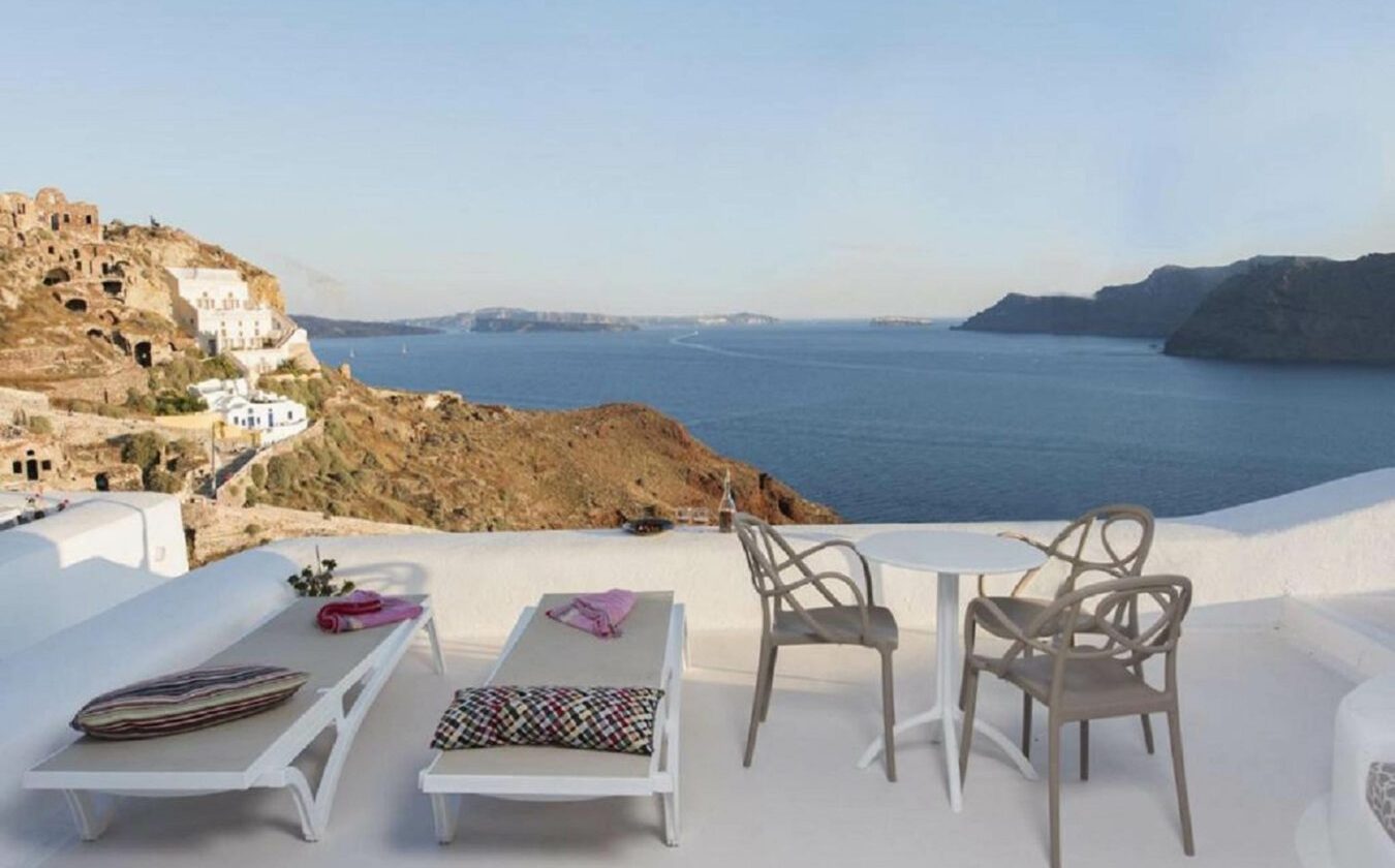 SANTORINI: Luxurious Villas & Yachts for Perfect Vacation
