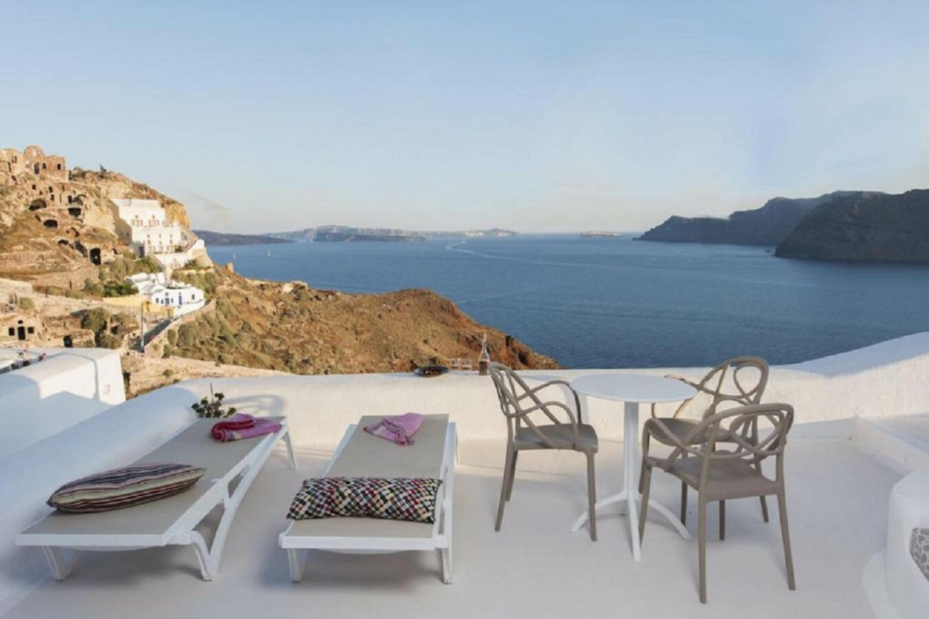 SANTORINI Luxurious Villas & Yachts for Perfect Vacation